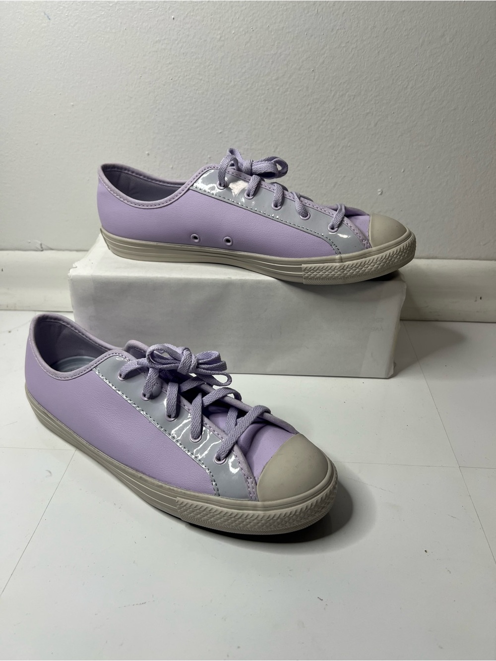 Converse Women's Lilac Low-Top Sneakers Size 8 New